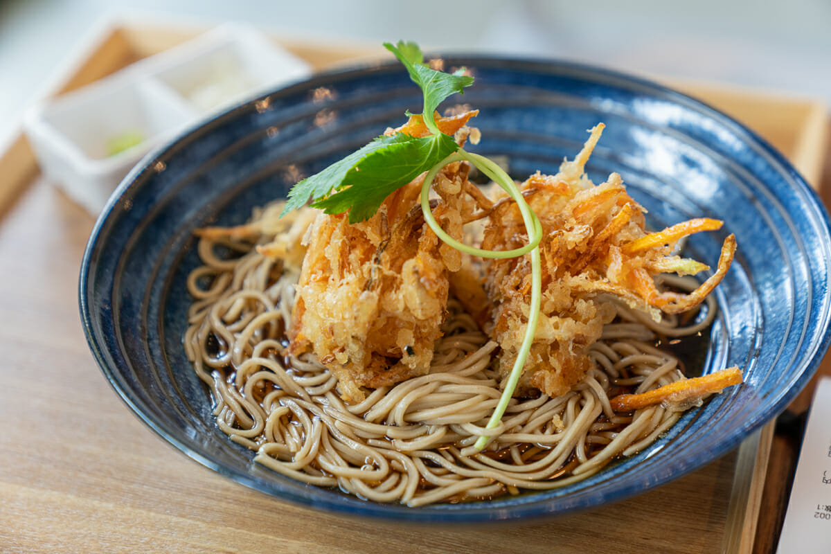 美味しいお蕎麦を 🍆 揚げなすとおろしっそ 今月のお蕎麦。 1000円（税別） 茄子が